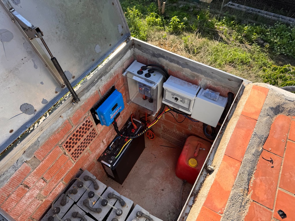 Instalación aislada con inversor y baterías